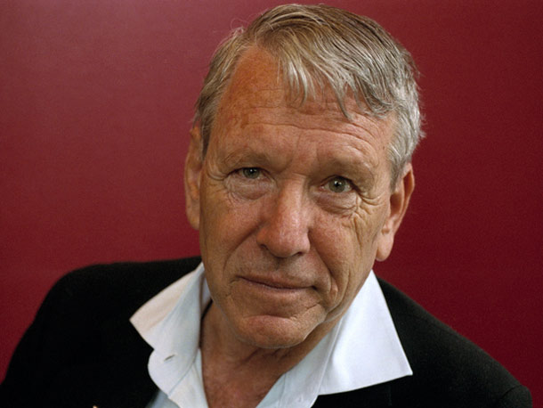 Amos Oz